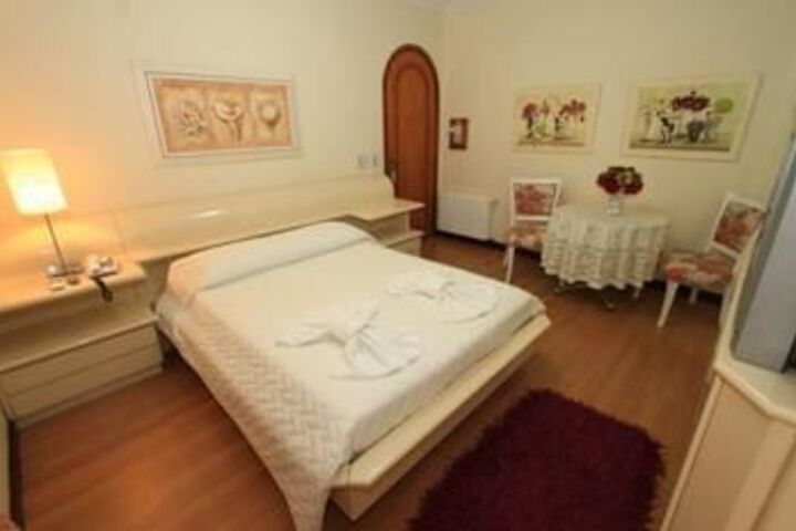 Room 16 of 27