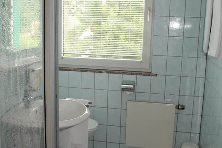 Room 32 of 48