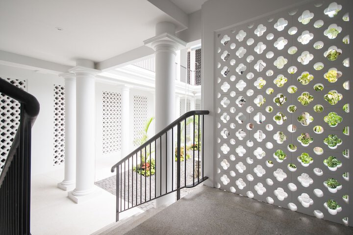 Hotel Interior 102 of 144