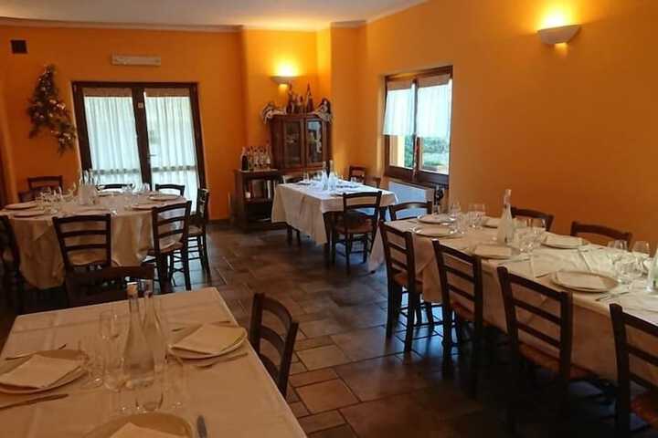 Dining 12 of 34