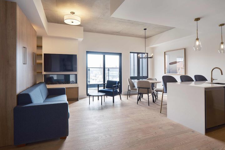 209 2nd Floor Studio Murphy Queen Bed with Balcony (24 of 95)