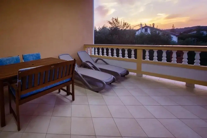 Terrace/Patio 5 of 9