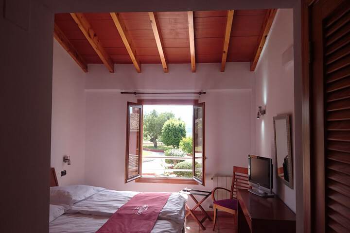 Room 9 of 138