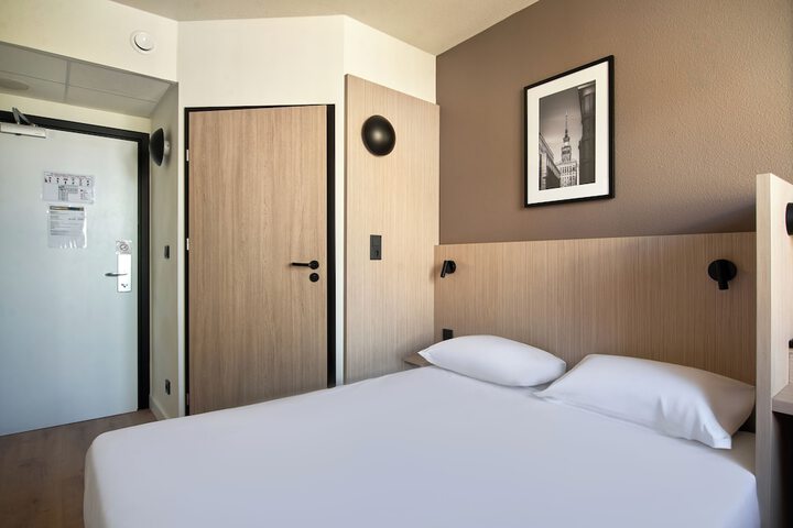 Room 9 of 29