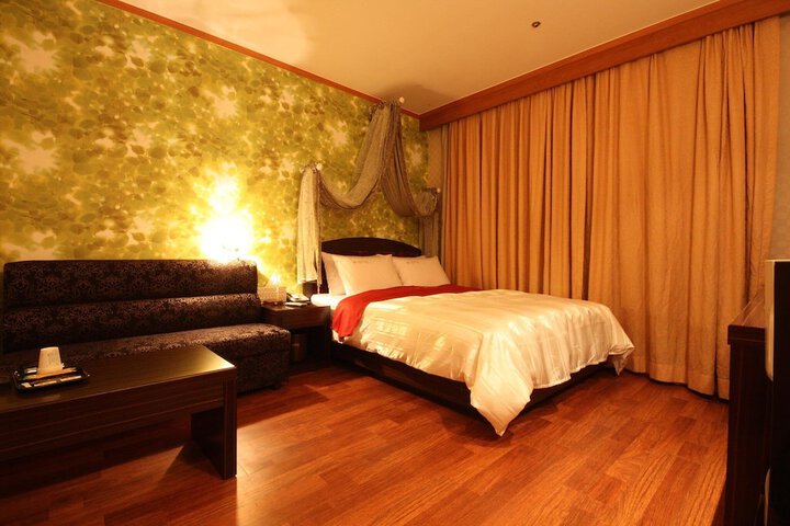 Room 22 of 35