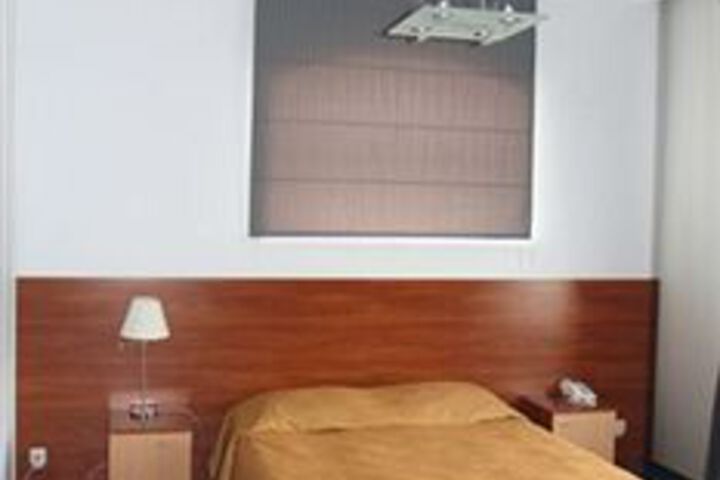 Room 9 of 25
