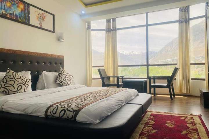 Room 14 of 37