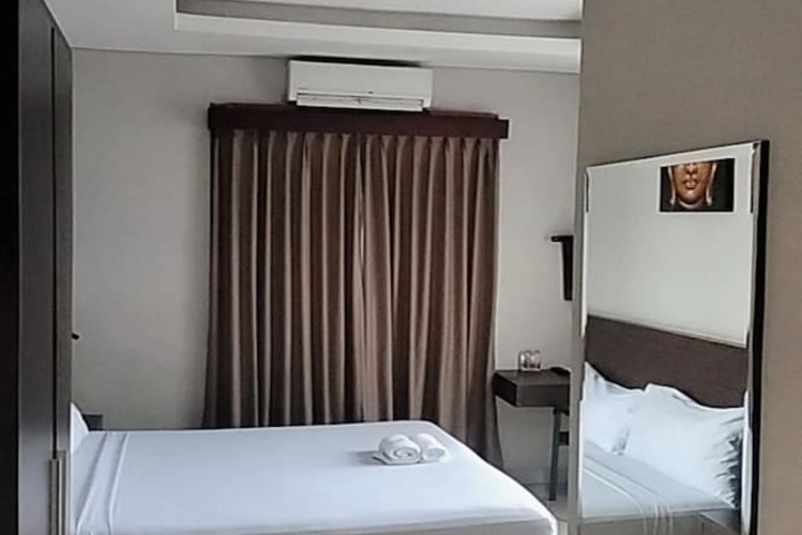 Room 27 of 84