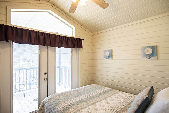 Room 4 of 27