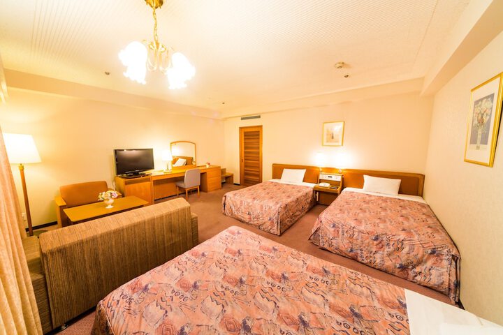 Room 8 of 50