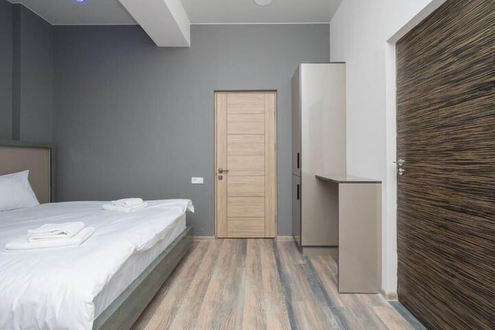 Room 3 of 33