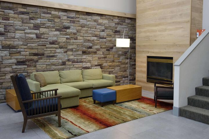 Entrance & Lobby