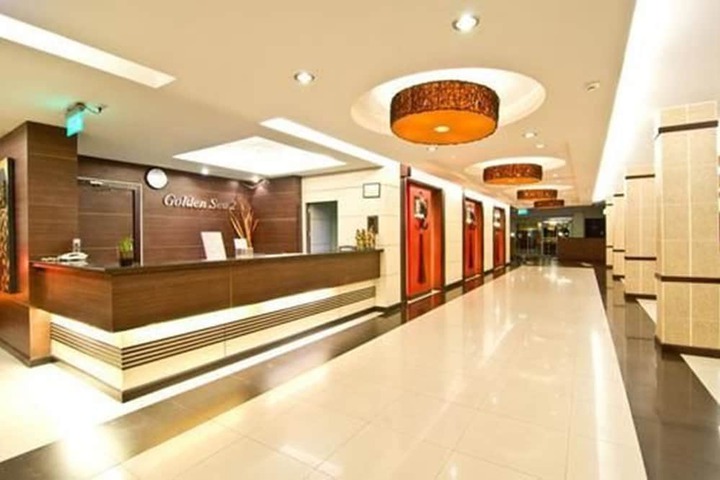 Entrance & Lobby