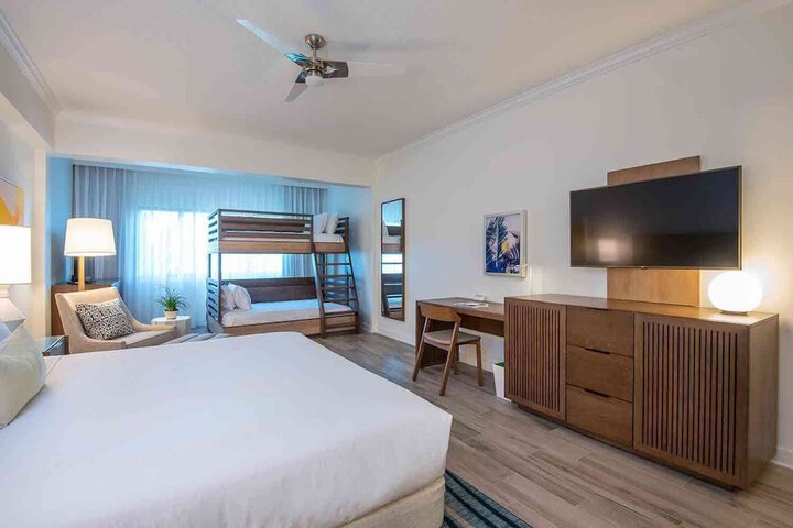 Room 28 of 240