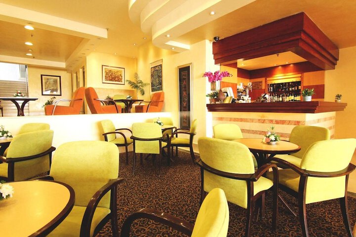 Lounge 72 of 89