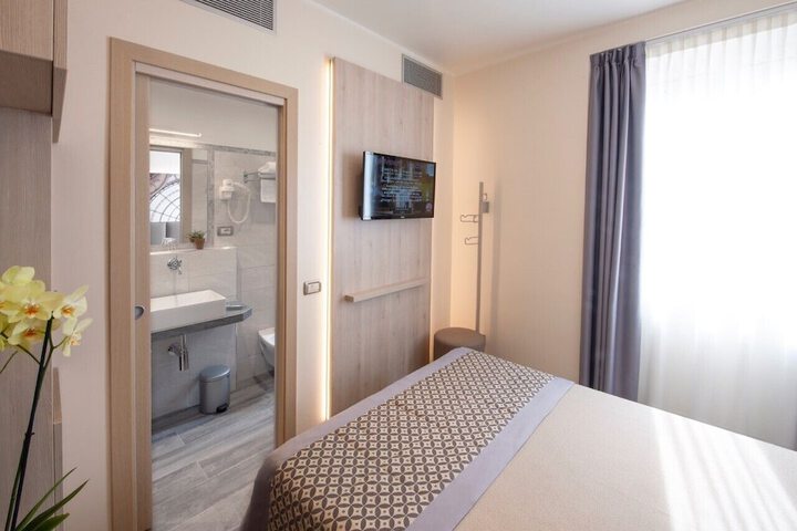 Room 5 of 25
