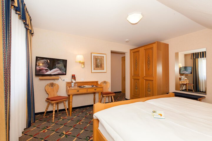 Room 9 of 140