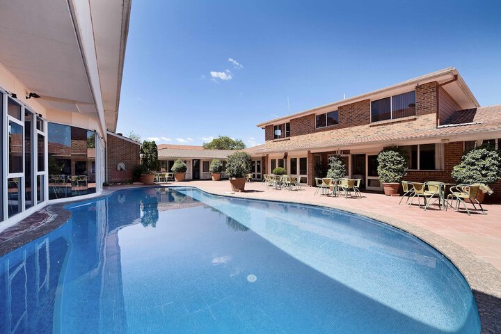Hotel Pool