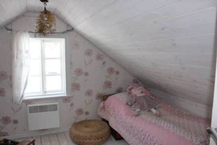 Room 13 of 18