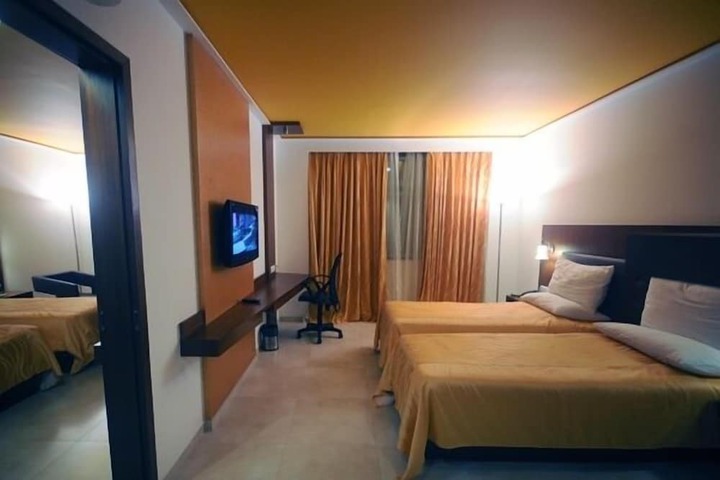 Room 19 of 39