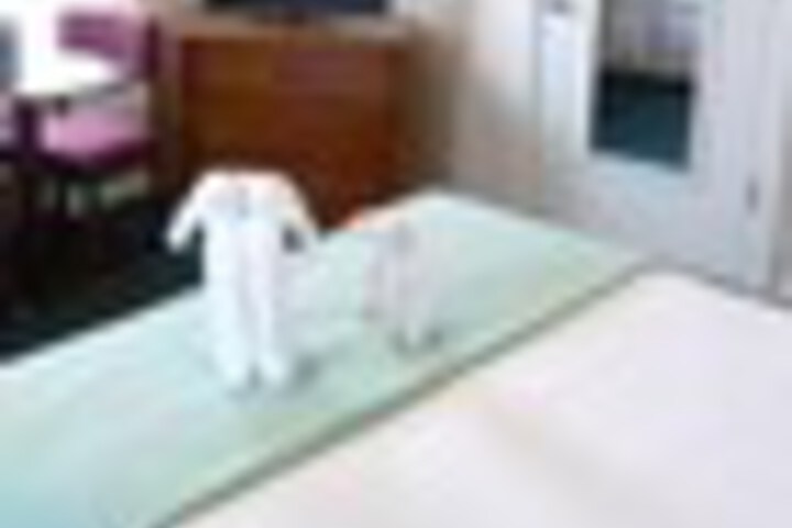 Room 26 of 102