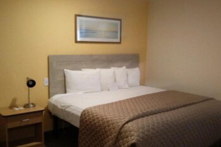 Room 66 of 102