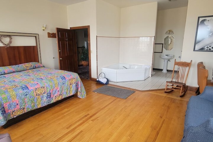 Room 9 of 16