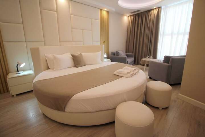 Room 13 of 49