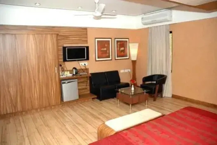 Room 6 of 9