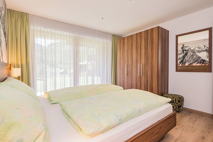 Room 2 of 30