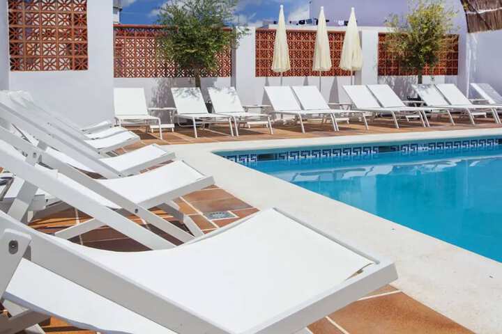 Hotel with Pool