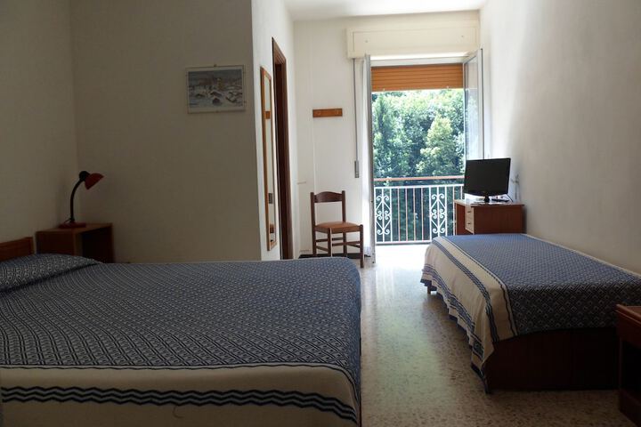 Room 5 of 42