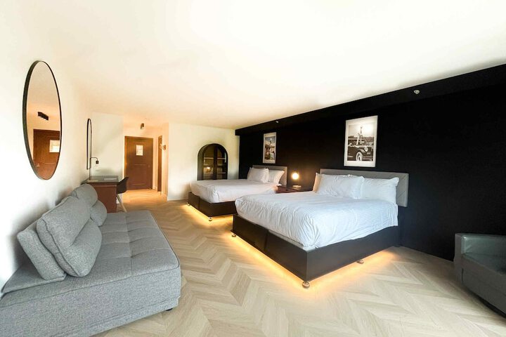 Room 2 of 104