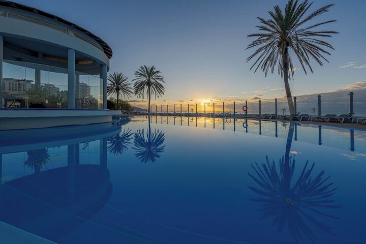Pool 160 of 411