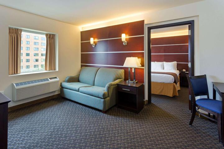 1 King Bed (4 of 15)