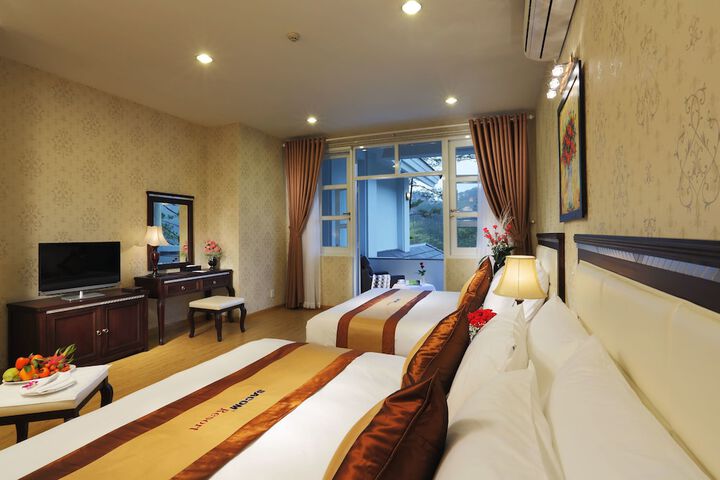 Room 25 of 77