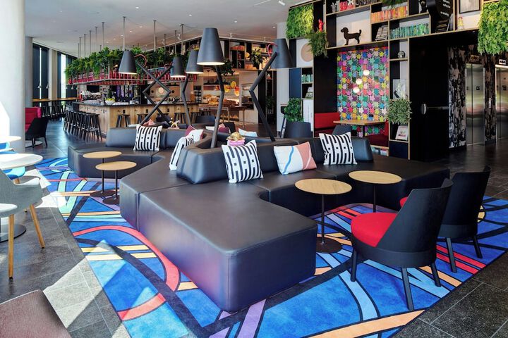 Lobby lounge