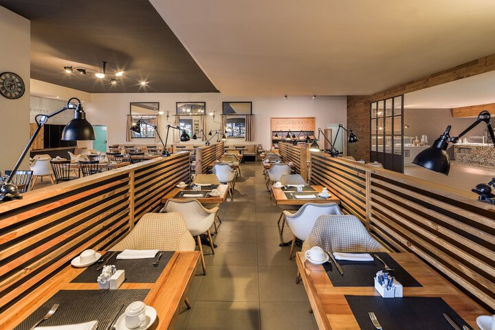 Dining 60 of 83
