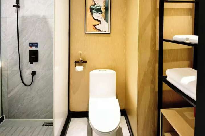 Room 4 of 15