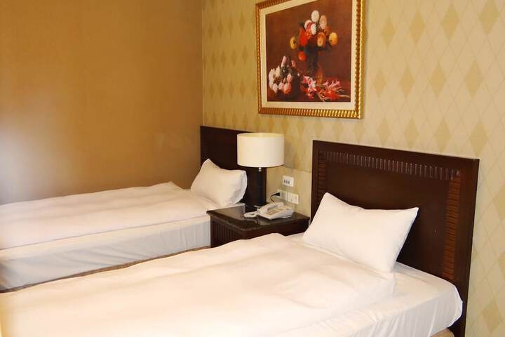 Room 9 of 37