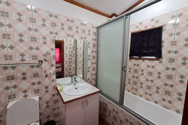 Room 32 of 42