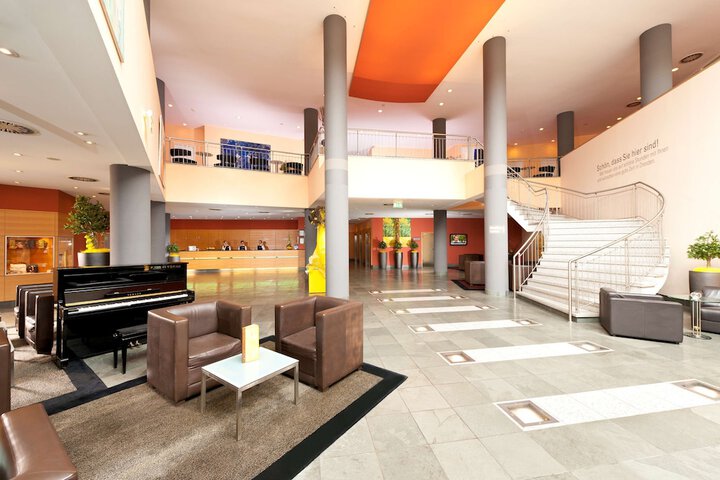 Entrance & Lobby