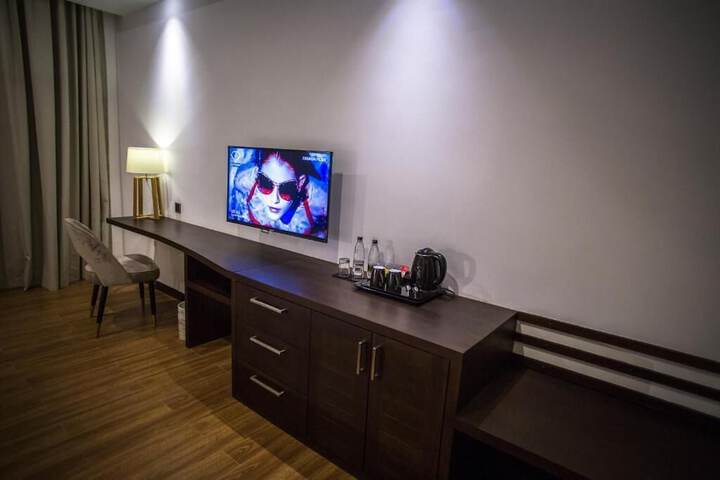Room 17 of 35