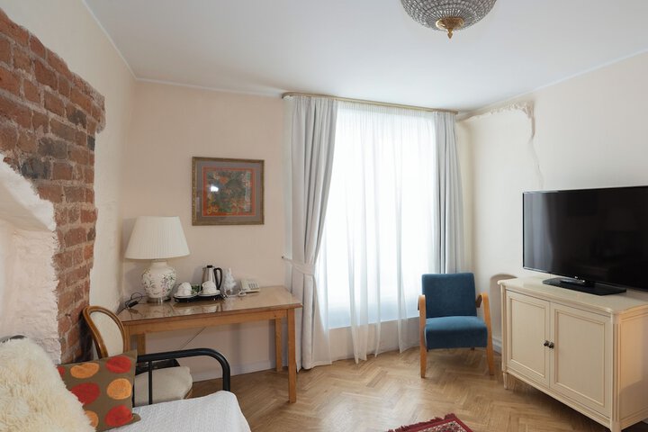 Room 15 of 42