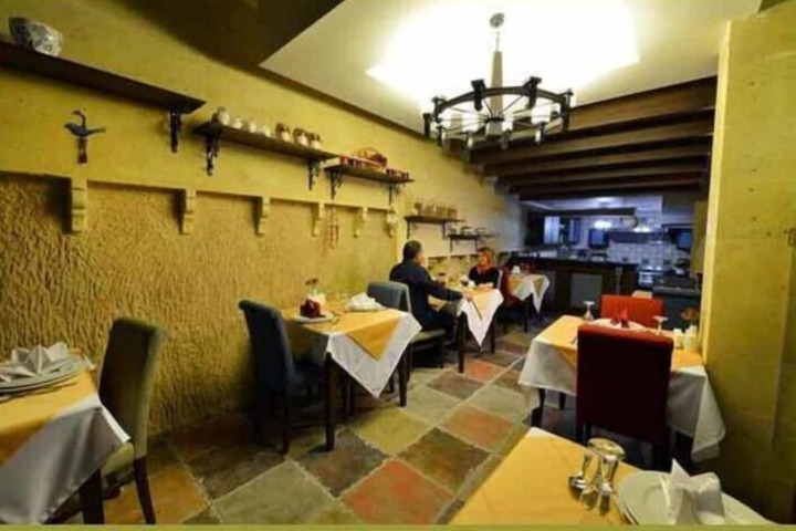 Dining 95 of 103