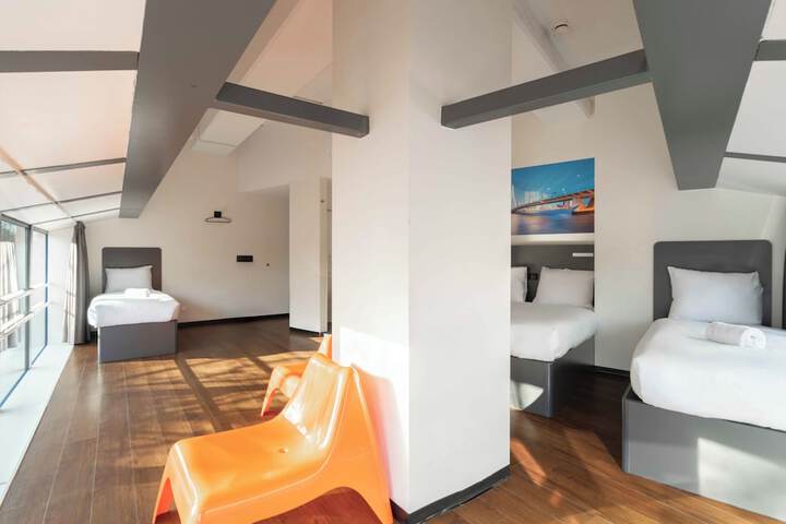 Room 34 of 46
