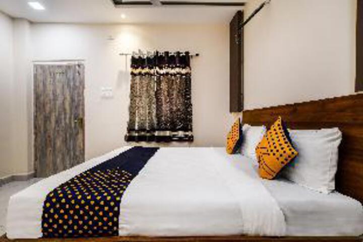 SPOT ON 76943 Hotel Radhika