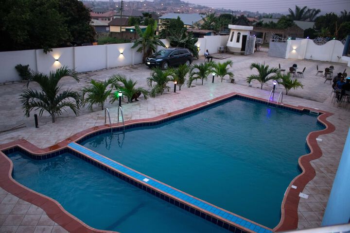 Pool 33 of 60