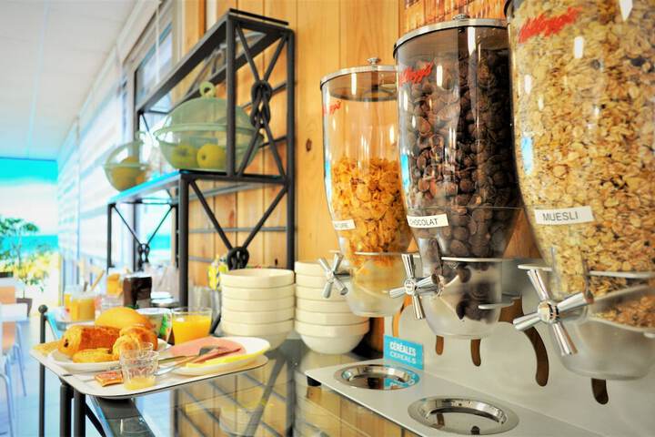 Breakfast/Coffee Service 83 of 128