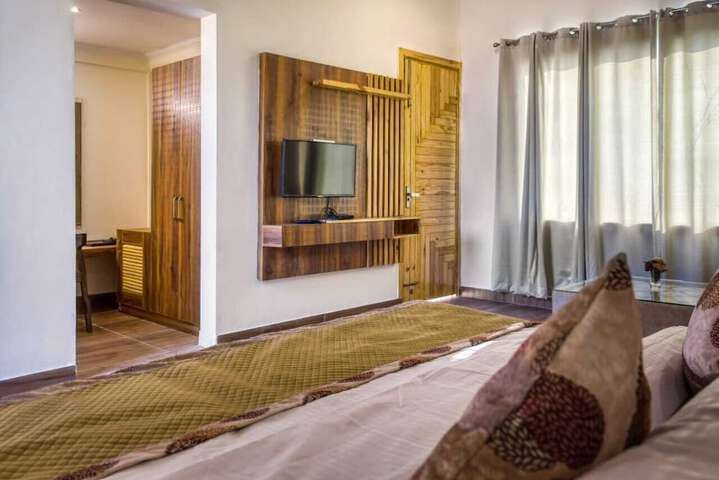 Room 2 of 17